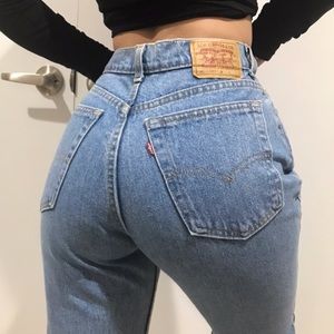 The perfect Levi’s vintage mom jeans size 26
